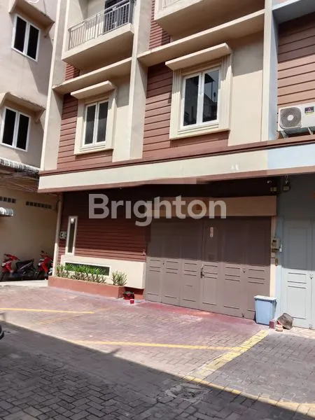 image PERUMAHAN SETIA JADI TOWN HOUSE 3 TINGKAT KONDISI FULL FURNISHED MEDAN TIMUR (1)