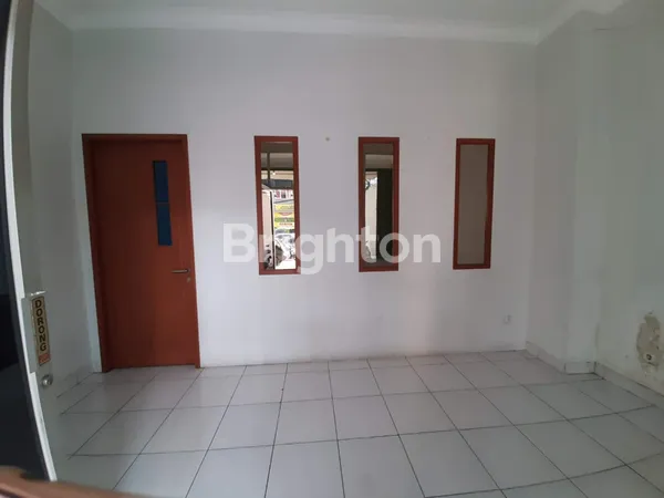 image RUKO KOMERSIL 3 1/2 LT STRATEGIS DI TAMAN RATU GREEN VILLE JAKARTA BARAT (2)