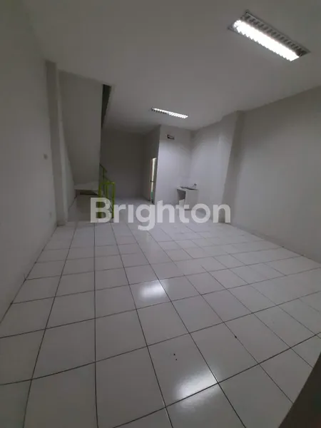 image RUKO KOMERSIL 3 1/2 LT STRATEGIS DI TAMAN RATU GREEN VILLE JAKARTA BARAT (7)