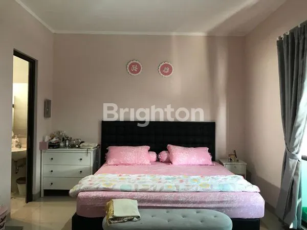 image BURGUNDY RECIDENT THE ORCHARD SUMMARECILONISTIMEWA BANGUNAN MINIMALIS (4)