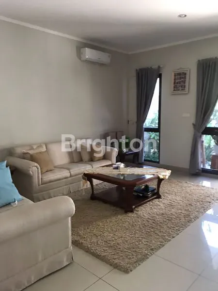 image BURGUNDY RECIDENT THE ORCHARD SUMMARECILONISTIMEWA BANGUNAN MINIMALIS (6)