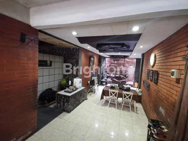 image RUMAH LOKASI STRATEGIS DEKAT KUTAI DIPONEGORO RKZ MAYJEND SUNGKONO CIPUTRA WORLD DR SOETOMO RAYA DARMO (2)