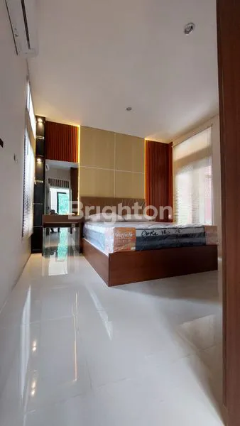 image RUMAH BARU MEWAH 2 LANTAI SIAP HUNI FULL FURNISHED + ISINYA (5)