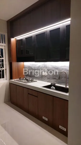 image RUMAH BARU MEWAH 2 LANTAI SIAP HUNI FULL FURNISHED + ISINYA (3)