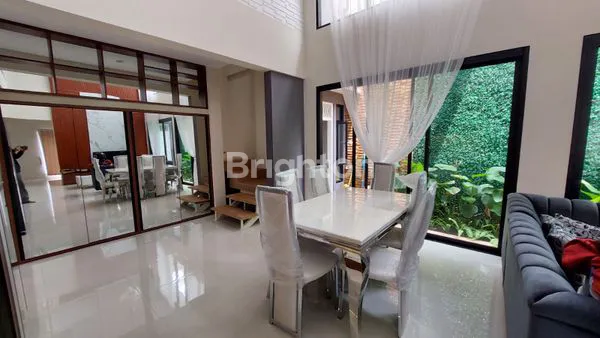 image RUMAH BARU MEWAH 2 LANTAI SIAP HUNI FULL FURNISHED + ISINYA (4)