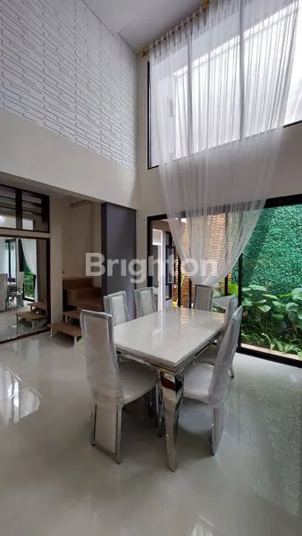 image RUMAH BARU MEWAH 2 LANTAI SIAP HUNI FULL FURNISHED + ISINYA (8)