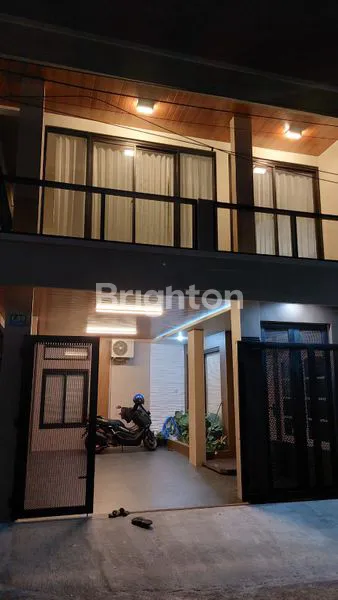 image RUMAH BARU MEWAH 2 LANTAI SIAP HUNI FULL FURNISHED + ISINYA (1)