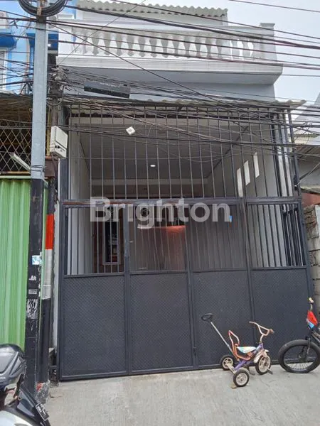 image RUMAH 2 LANTAI MOA (1)