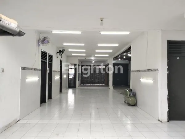 image BANGUNAN RUKO LANGSUNG TEMPAT TINGGAL BISA DIFUNGSIKAN SEBAGAI GUDANG LANGSUNG MESS KARYAWAN.  (2)