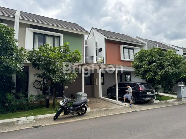 RUMAH 2 LANTAI DI SUMMARECON BANDUNG