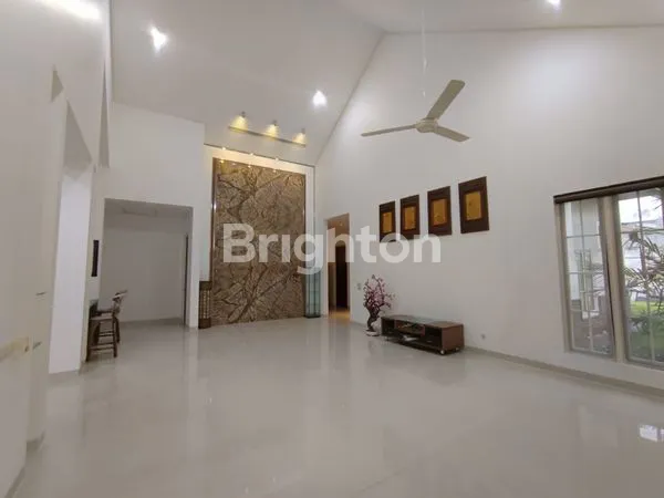 image RUMAH NUANSA BELANDA DI JALAN UTAMA PANJANG JIWO PERMAI (2)