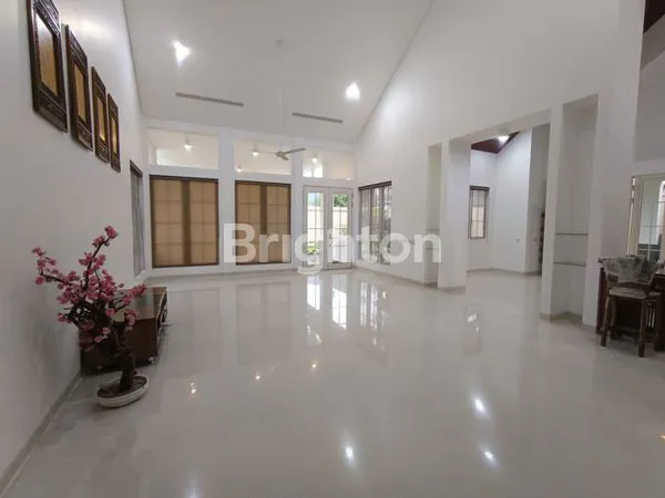 image RUMAH NUANSA BELANDA DI JALAN UTAMA PANJANG JIWO PERMAI (3)