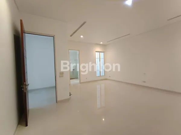 image RUMAH NUANSA BELANDA DI JALAN UTAMA PANJANG JIWO PERMAI (4)