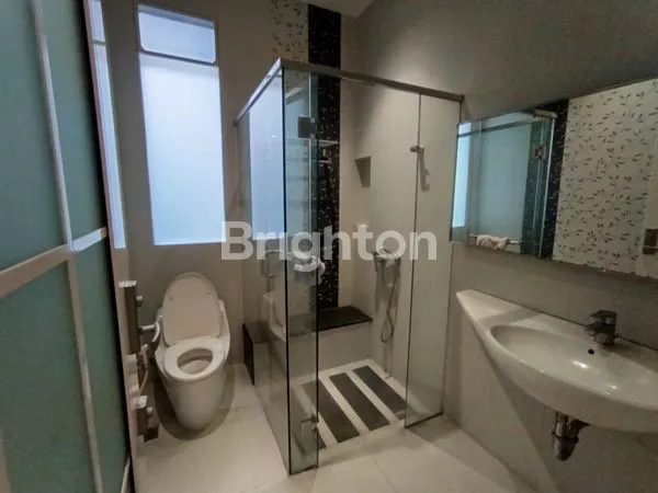 image RUMAH NUANSA BELANDA DI JALAN UTAMA PANJANG JIWO PERMAI (5)