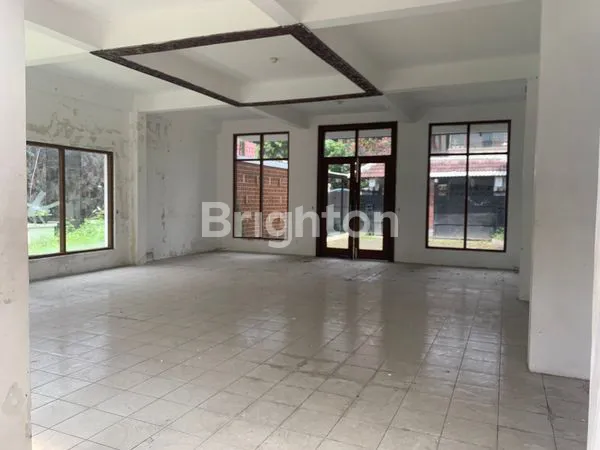 image GEDUNG/RUMAH/RUANG USAHA LUAS DAN UNIK COCOK UNTUK CAFE/RESTO ATAU KANTOR (8)
