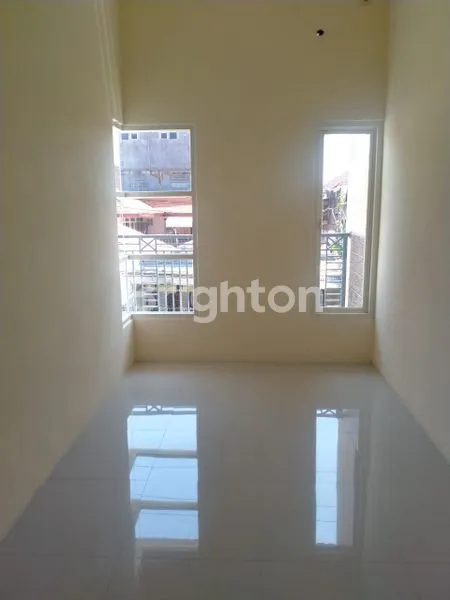 image RUMAH BARU SIAP HUNI 2 LANTAI DI LEBAK ARUM (7)