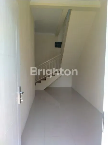 image RUMAH BARU SIAP HUNI 2 LANTAI DI LEBAK ARUM (5)