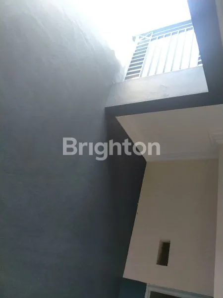 image RUMAH BARU SIAP HUNI 2 LANTAI DI LEBAK ARUM (2)