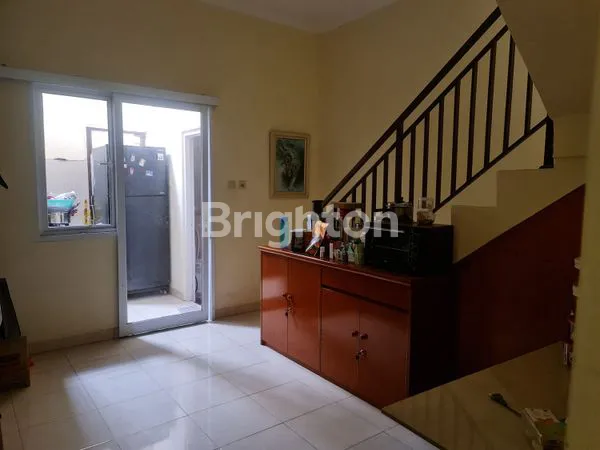 image RUMAH SIAP HUNI 2 LANTAI KARTINI (8)