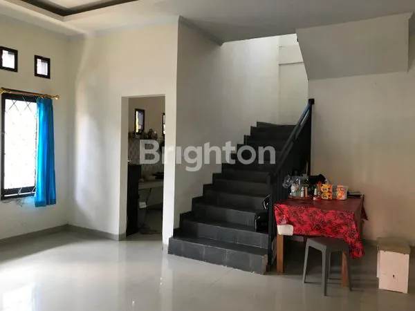 image RUMAH 2 LANTAI LINGKUNGAN PERUMAHAN DI RENON (3)