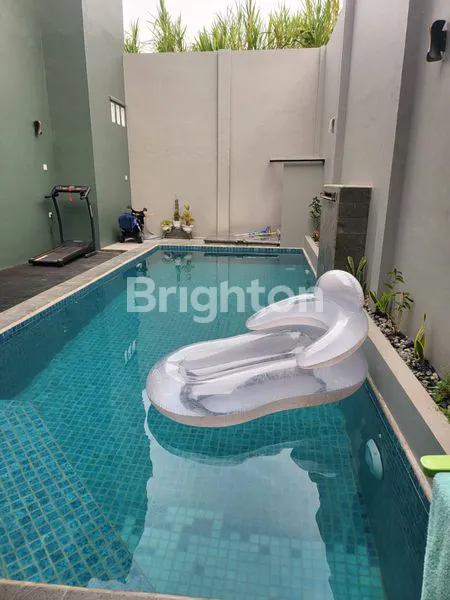 image RUMAH MEWAH DI LINGKUNGAN ELIT (1)