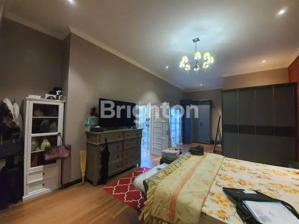 image RUMAH MEWAH DI LINGKUNGAN ELIT (8)