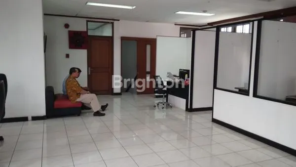 image GEDUNG MATRAMAN RAYA (3)