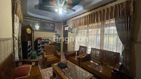 RUMAH 2 LANTAI SIAP HUNI DI SEMEN KEDIRI, LOKASI STRATEGIS DEKAT FASILITAS UMUM