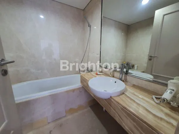 image APARTEMENT THE PEAK TUNJUNGAN PLAZA 3 BR FULL FURNISHED PRIVATE LIFT, SURABAYA (3)