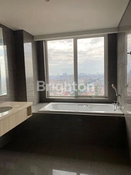 image APARTEMENT ONE EAST RESIDENCE SEMI FURNISHED PRIVATE LIFT, SURABAYA (7)
