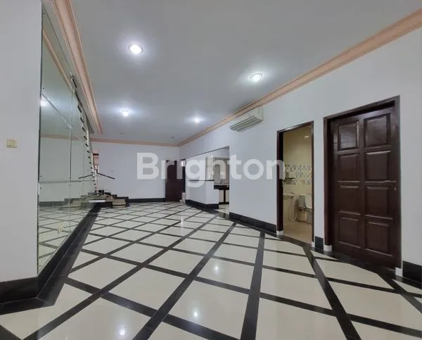 image RUMAH SEWA 2.5 LANTAI GUNTUR SETIABUDI JAKARTA SELATAN (3)