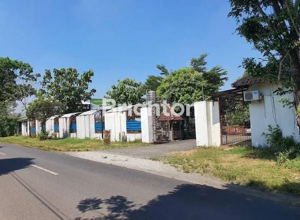 image TANAH BONUS BANGUNAN RUKO+RUMAH+KOLAM RENANG+GARASI COCOK UNTUK WATERBOOM ATAU RUANG USAHA LAIN AREA JOMBANG JAWA TIMUR (1)