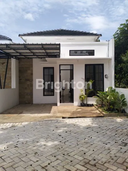 image RUMAH CANTIK DAN SIAP HUNI BANYUMANIK SEMARANG (1)