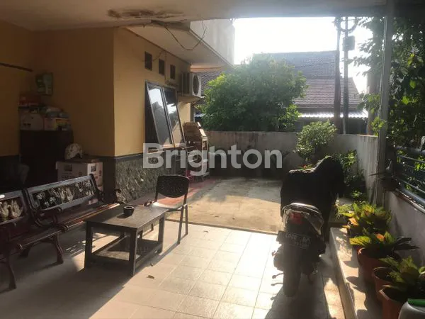 image DIJUAL RUMAH 2 LANTAI LOKASI DALAM PERUMAHAN (2)