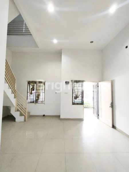 image RUMAH JL.PERDATA , CEMARA - LEBAR 7 METER ,LOKASI STRATEGIS ROW JALAN 2 MOBIL (JALAN ASPAL BETON)SIAP HUNI (4)