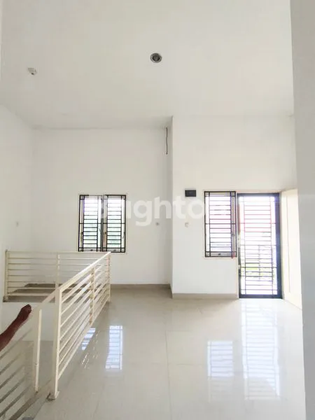 image RUMAH JL.PERDATA , CEMARA - LEBAR 7 METER ,LOKASI STRATEGIS ROW JALAN 2 MOBIL (JALAN ASPAL BETON)SIAP HUNI (6)