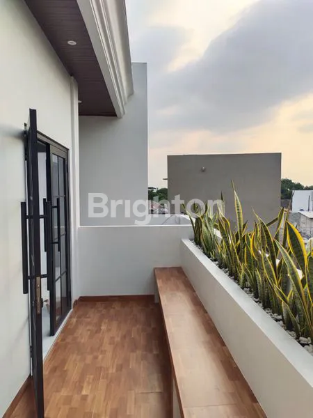 image RUMAH MEWAH 3 LANTAI JAGAKARSA (5)