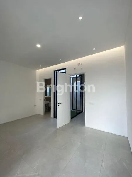 image RUMAH 2 LANTAI BARU GRESS SIAP HUNI MINIMALIS DI MANYAR (2)