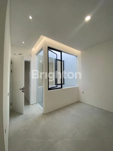 image RUMAH 2 LANTAI BARU GRESS SIAP HUNI MINIMALIS DI MANYAR (3)