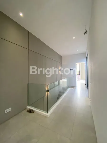 image RUMAH 2 LANTAI BARU GRESS SIAP HUNI MINIMALIS DI MANYAR (4)