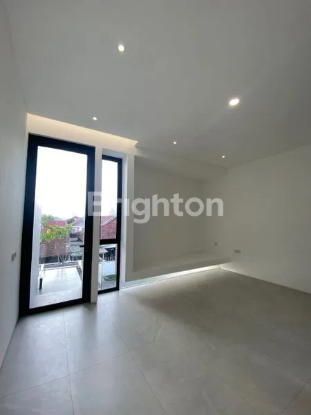 image RUMAH 2 LANTAI BARU GRESS SIAP HUNI MINIMALIS DI MANYAR (5)