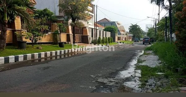 RUMAH DI JEMURSARI SELATAN DEKAT NOL JALAN RAYA DI SURABAYA SELATAN COCOK UNTUK USAHA