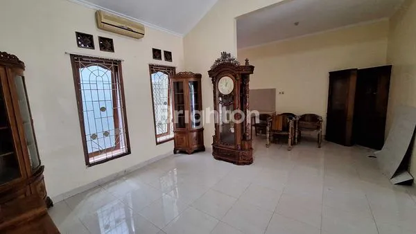 image RUMAH MEWAH SEMI-FURNISHED 3KT DI GRAHA SATELIT, GOWA (2)