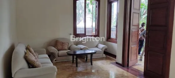 image RUMAH DI LINGKUNGAN EXECUTIF: LUAS 800 M, ADA KOLAM RENANG PATRA KUNINGAN, KOMPLEK MENTERI RASUNA SAID (3)