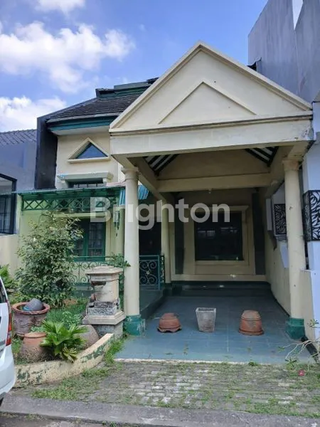 image RUMAH 2,5 LANTAI SIAP HUNI DI KOTA WISATA (1)