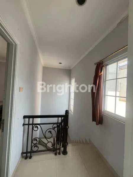 image RUMAH 2 LANTAI DI CLUSTER THE ROYAL 3 CIBUBUR COUNTRY (4)