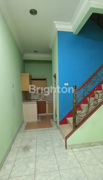 image RUMAH SIAP HUNI 3 LANTAI DI TANJUNG DUREN JAKARTA BARAT ROW JALAN 2 MOBIL (1)
