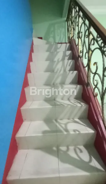 image RUMAH SIAP HUNI 3 LANTAI DI TANJUNG DUREN JAKARTA BARAT ROW JALAN 2 MOBIL (2)