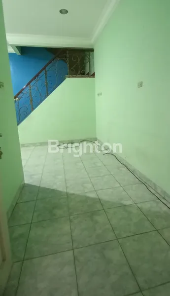 image RUMAH SIAP HUNI 3 LANTAI DI TANJUNG DUREN JAKARTA BARAT ROW JALAN 2 MOBIL (3)