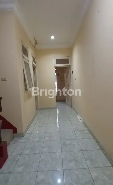 image RUMAH SIAP HUNI 3 LANTAI DI TANJUNG DUREN JAKARTA BARAT ROW JALAN 2 MOBIL (7)